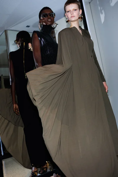 Look 14